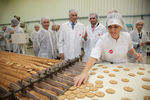 Production of farinaceous food pastes